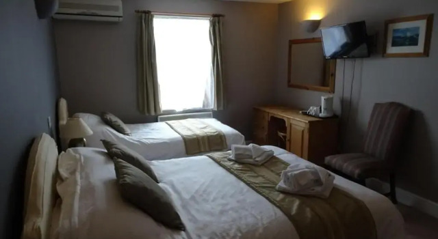 The Furze Bush Inn, Забронировать Гостевой дом Ньюбери 