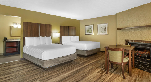 Четырёхместный номер Standard Best Western Plaza Inn