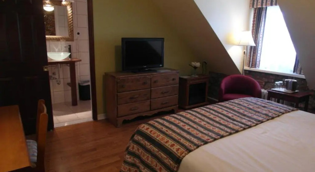 Номер Standard Hôtel Manoir de lEsplanade
