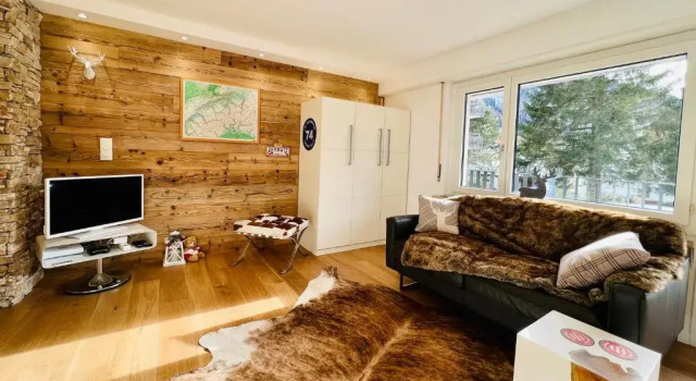 Swiss chalet-studio in the historical Leukerbad, Book Chalet Sommerhuse i Leukerbad, Hytte