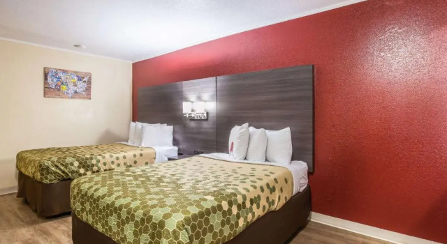 Четырёхместный номер Deluxe Econo Lodge Garden City - Savannah