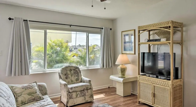 Апартаменты Sunny Cocoa Beach Home: Walk to Sea + Attractions!