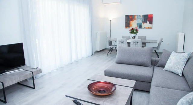 Sunny and Minimal apt in Glyfada With 3 Bdrm
