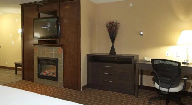 Двухместный полулюкс Holiday Inn Express Hotel & Suites Vernon by IHG