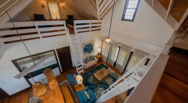 Athena's Mahogany House by the Bay 4 Bedroom/2 Bathroom