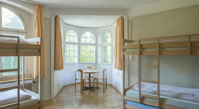 Кровать в общем номере Schaffhausen Youth Hostel