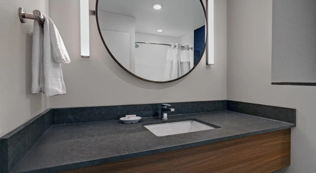 Четырёхместный люкс с видом на город Fairfield by Marriott Inn & Suites Denver Airport at Gateway Park