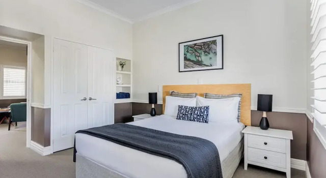 Апартаменты с балконом Albany Harbourside Apartments And Houses
