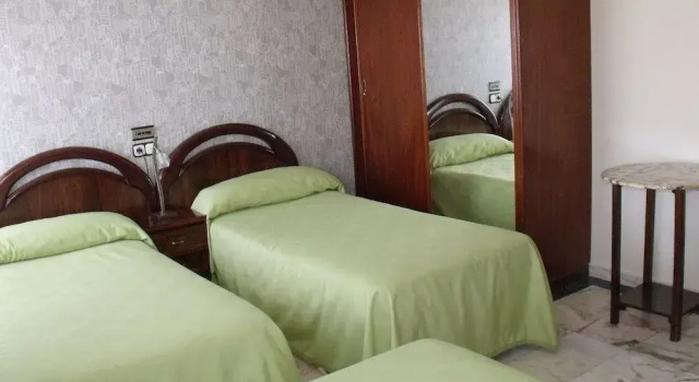 Hostal Salones Victoria, Забронировать Отель Санта-Марина-дель-Рей 