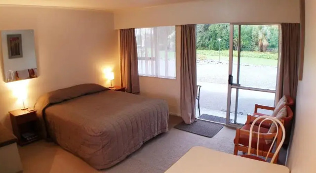 Двухместная студия Glacier View Motel