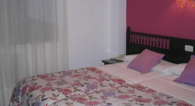 Hostal Residencia Avenida, Book Hostel / Vandrerhjem Hoteller i Cuenca med morgenmad, nær Espacio Torner, Morgenmad