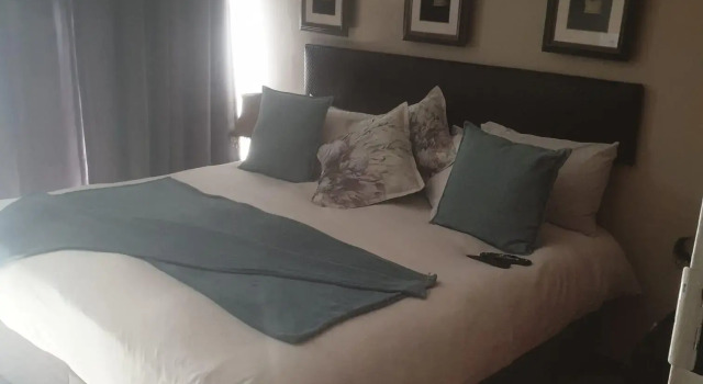 Кровать в общем номере Angels Haven Guesthouse