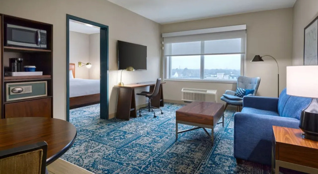 Двухместный люкс Four Points by Sheraton Houston Intercontinental Airport