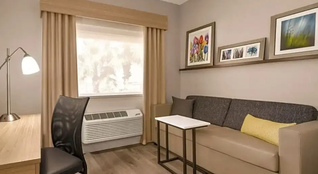 Четырёхместный люкс c 1 комнатой Comfort Suites Shenandoah-The Woodlands