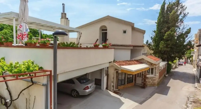 Apartments Harmonija, Book Apartment Hotels in Budva County with Parking, Parking