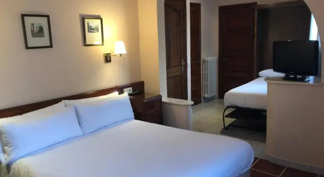 Трёхместный номер Standard Hostal de la Gloria
