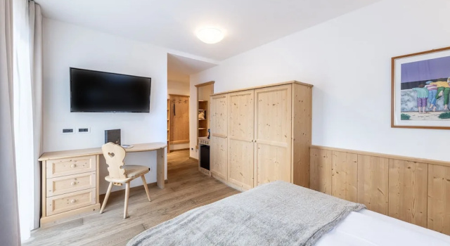 Четырёхместный номер Standard с балконом Hotel Arkadia