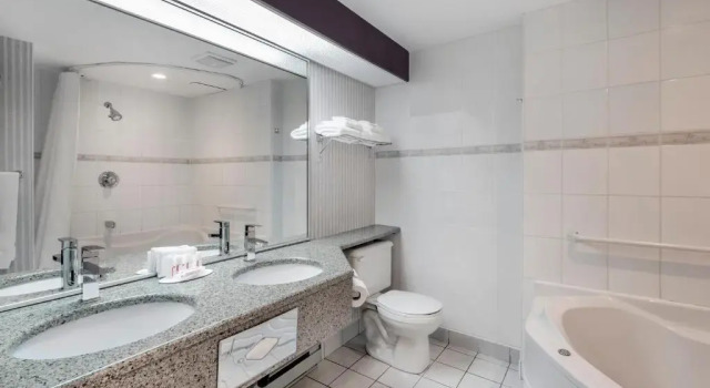 Номер Standard Le Parc Gatineau, Tapestry Collection by Hilton