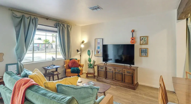Коттедж Centrally Located Tucson Home w/ Fenced-in Yard!