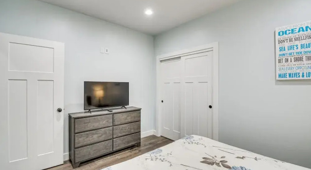 Westport Home w/ Hot Tub: 2 Blocks to Beach!, Забронировать Дом для отпуска Отели Уэстпорт с парковкой, рядом с Маяк Грейс-Харбор, Парковка