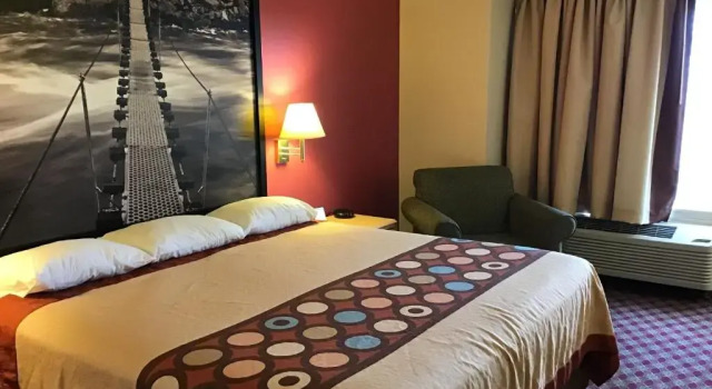 Номер Standard Super 8 by Wyndham Heyburn
