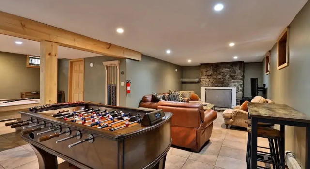 The Killington Bigelow Chalet: Large Ski Home. 8 Br/4.5 Ba/16 People. Hot Tub. Shuttle. Game Room. 8 Bedroom Home, Buchen Sie Chalet Killington 
