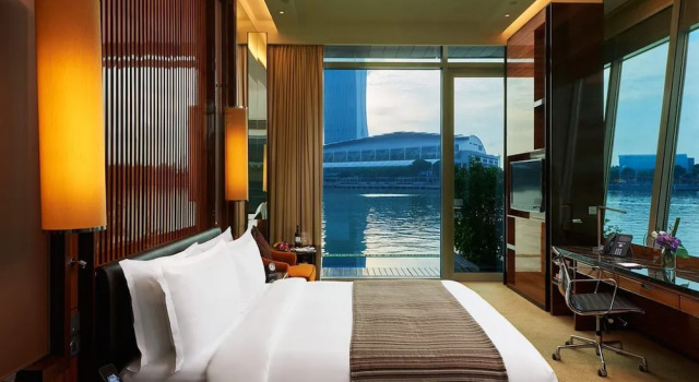 Двухместный номер Premier с видом на залив The Fullerton Bay Hotel Singapore