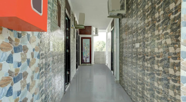 OYO Flagship 79099 Hotel Blue Sapphire Canal Road, Rezervovat Hotel Rājpur Uttarakhand