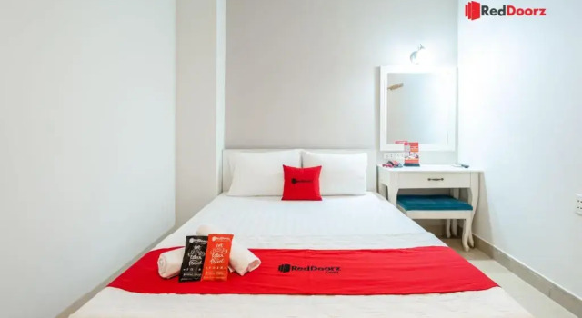 Двухместный номер Standard RedDoorz Near Tan Dinh Market 3
