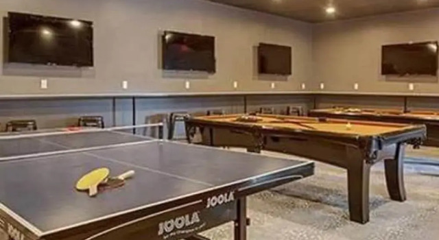 Texas State Capitol Flat- Social Living + Pool, Забронировать Отель Отели Остина 3 звезды, рядом с The Stark Center for Physical Culture and Sports, 3*
