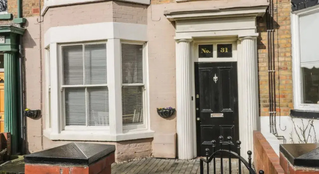 31 Trafalgar Square, Varaa Lomakoti Mökit kohteessa Merseyside, Mökki