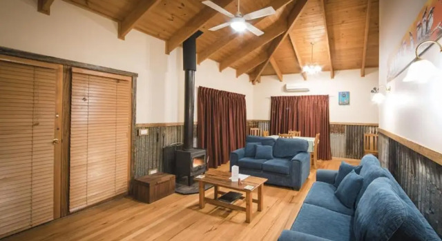 Коттедж с балконом и с красивым видом из окна Sanctuary Park Cottages