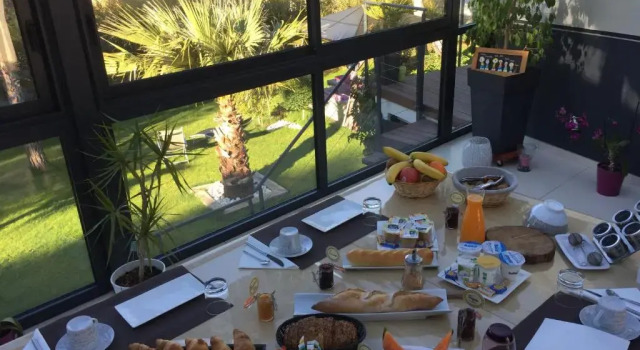 Люкс LESCALE COTE BLEUE B&B AND Spa