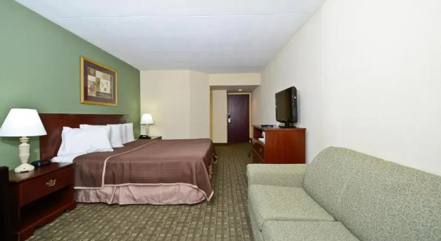 Номер Standard Howard Johnson by Wyndham Newark Airport