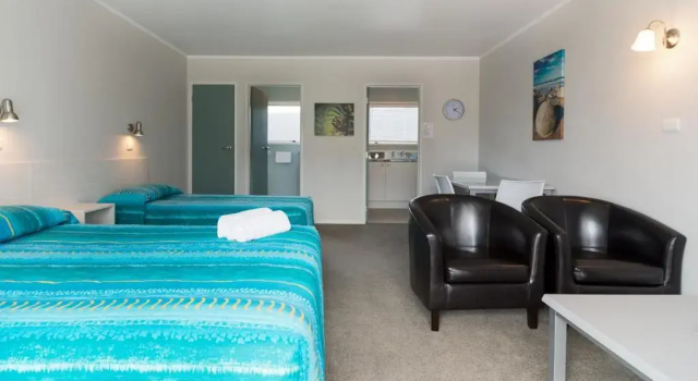 Студия Superior Averill Court Motel