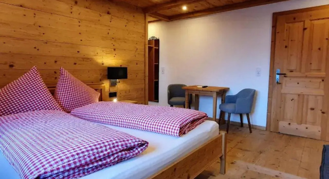 Haus Petra, Rezerwuj Hotel Bach Lechtal