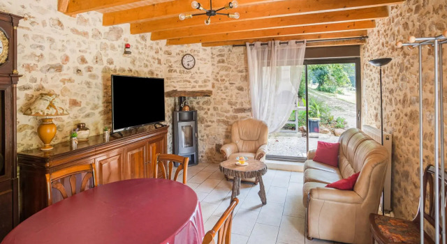 Stone holiday home in Saint Cernin de l Herm with pool, Buchen Sie Hotel Saint-Cernin-de-l'Herm Black Perigord