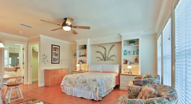Студия с видом на залив Tortuga Inn Beach Resort