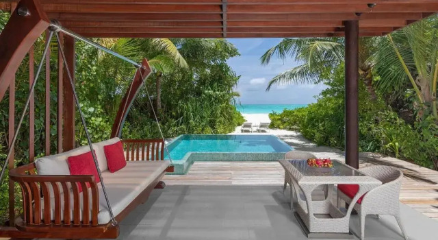 Вилла Beach Pool семейная Deluxe Niyama Private Islands Maldives