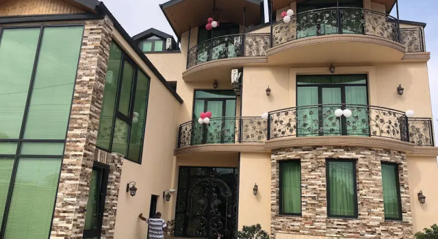 GK Villa, Buchen Sie Villa Villen in Tiflis, Villa