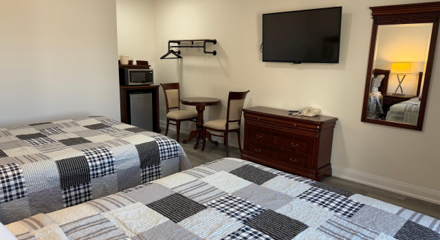 Четырёхместный номер Standard Knights Inn London Ontario