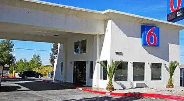 Кровать в общем номере Motel 6 Victorville - Desert Express