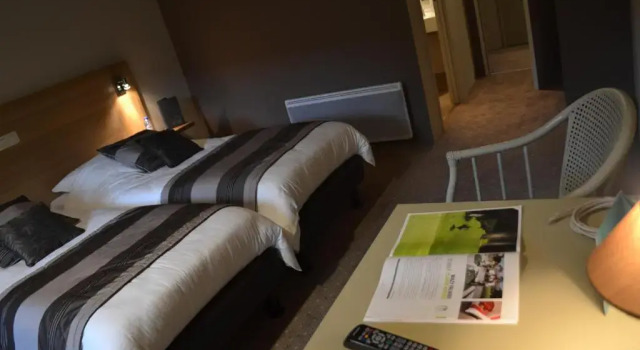 Двухместный номер Standard Golf & Hôtel de Falnuée