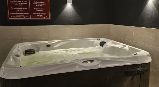 Quality Inn & Suites Le Versailles, 预订 酒店 圣索弗尔-德斯蒙特 魁北克