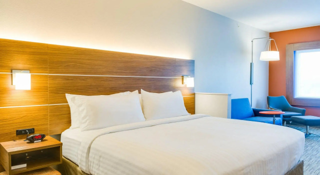 Двухместный люкс Holiday Inn Express & Suites Russellville by IHG