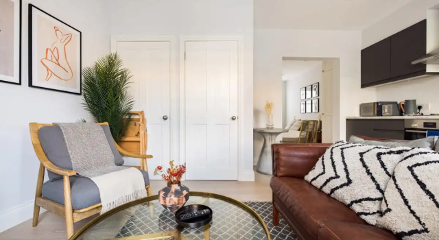 The Baron’s Bolthole - Modern & Bright 1BDR  Flat, Забронировать Отель Отели Лондона 3 звезды, рядом с Больница Чаринг-Кросс, 3*