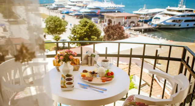 Двухместный номер Superior с балконом и с видом на море Buyukada Princess Hotel