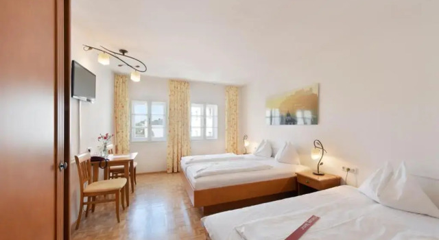 Трёхместный номер Standard с видом на улицу Hotel Krone 1512