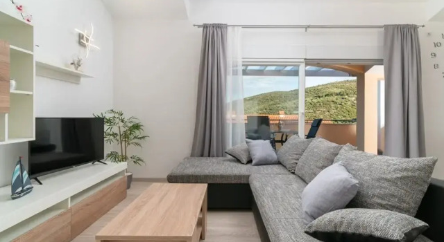 Apartments Lux 3, Buchen Sie Ferienwohnung Hotels in Gespanschaft Split-Dalmatien mit Pool, Schwimmbad