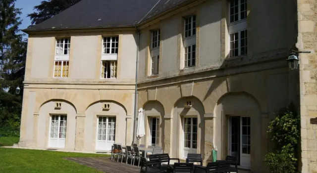 Коттедж с 5 комнатами Magnifique château rénové proche bourg grand parc belle terrasse billard, ping pong, proche Bayeux et plages du débarquement
